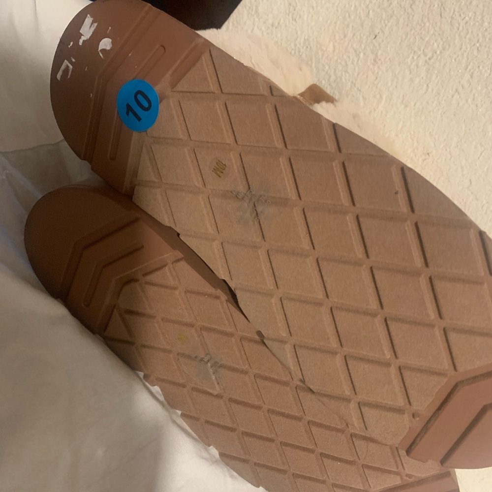 Brown Ankle Boots with Cream Fur Lining and Suede Material - Picture 9 of 10